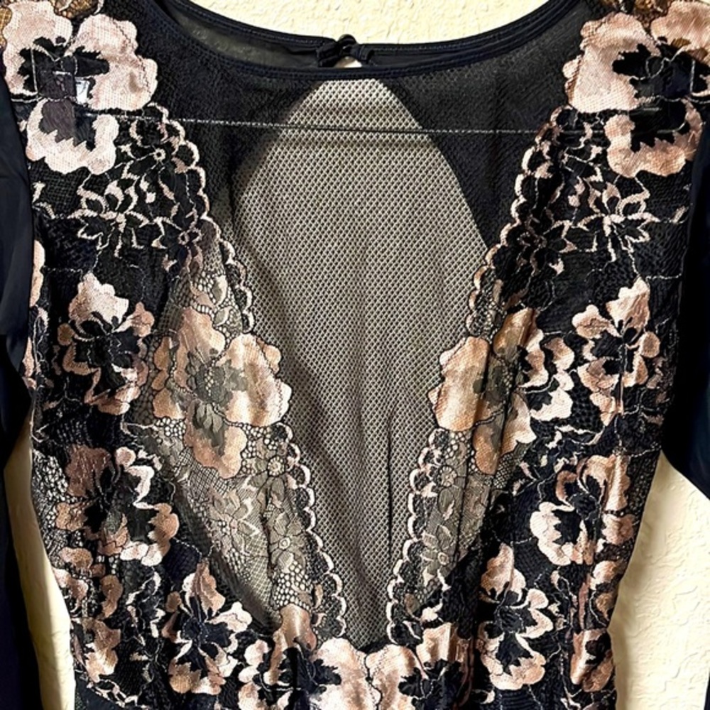 Sexy Lingerie /‎ see thru top. Black and floral. G8.